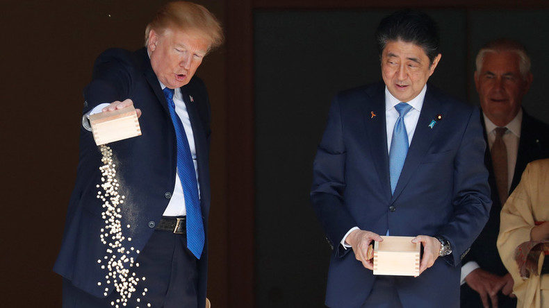 Trump feeding fish