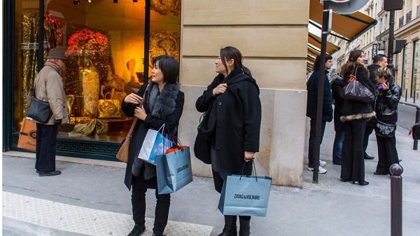Chinese tourists robbed