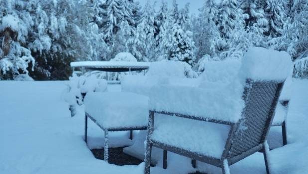 Click to enlarge Up to 25cm of snow is estimated to have fallen just out of Te Anau.