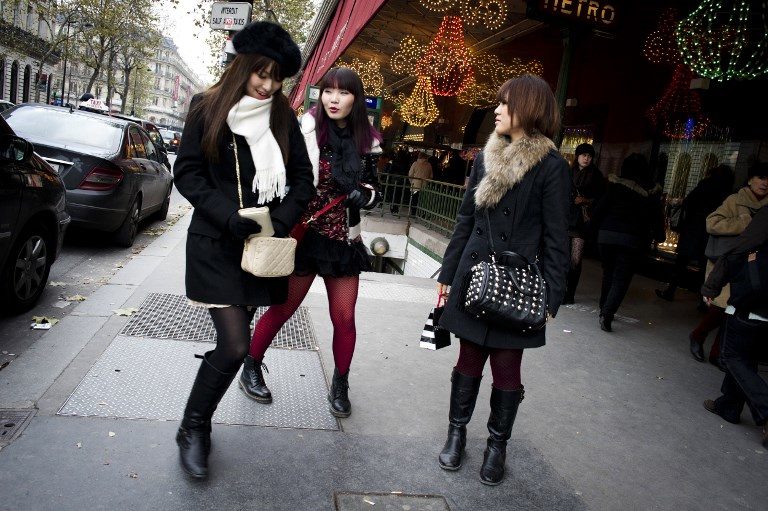 Click to enlarge chinese tourists paris