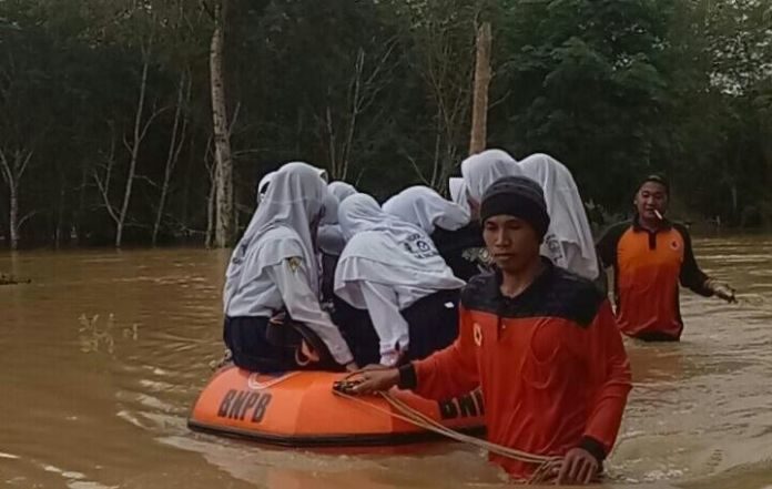 Flood Hits Several Regions in Indonesia