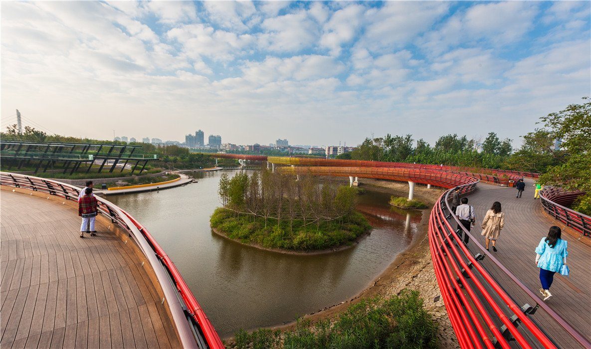 Click to enlarge Yanweizhou Park in Jinhua, eastern China