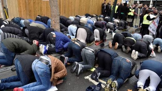 Click to enlarge muslims france
