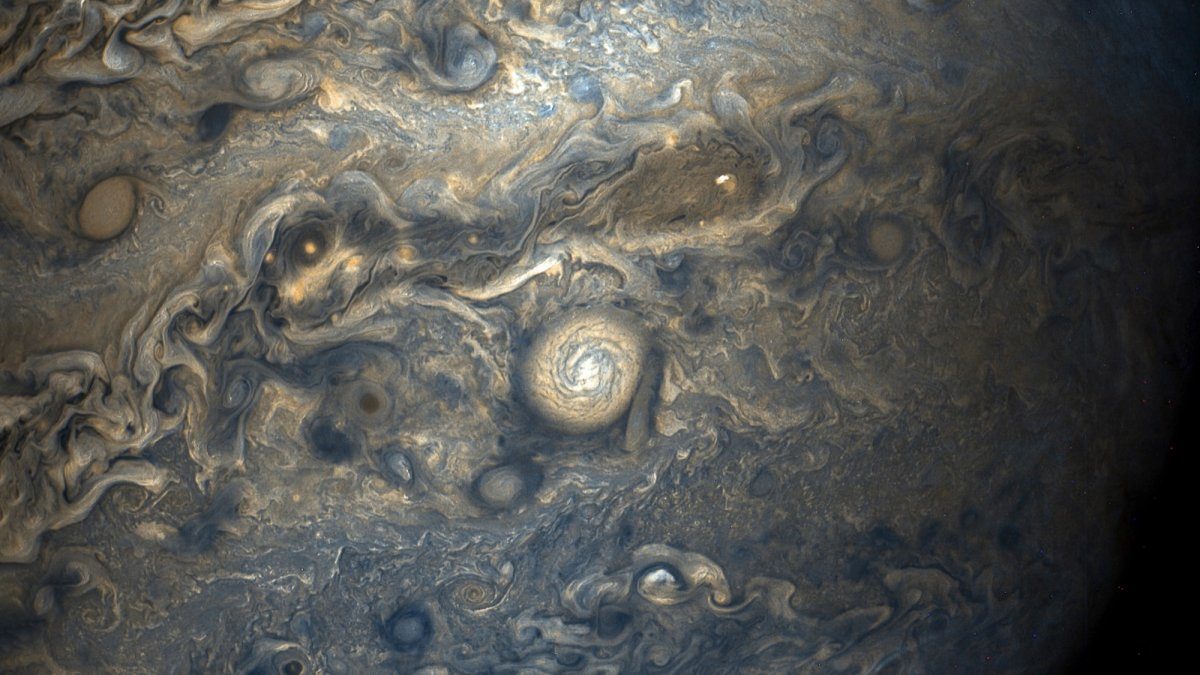 Click to enlarge Jupiter flyby 2017