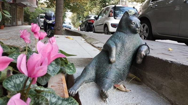cat statue Istanbul