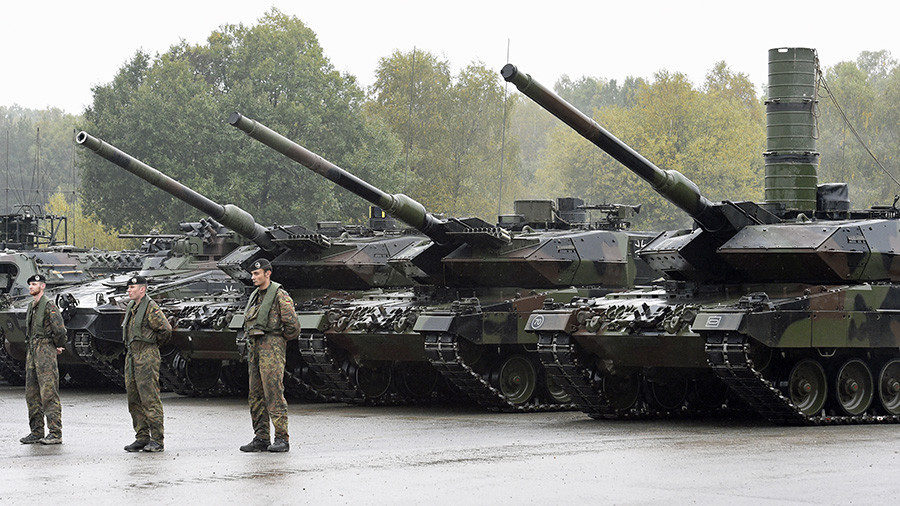 Leopard 2 tanks