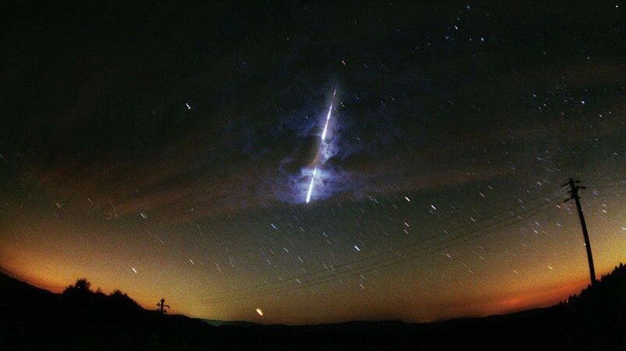 Click to enlarge Leonid Meteor