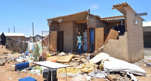 Freak hailstorm destroys 50 homes and injures dozens in Zimbabwe By Strange Sounds - Nov 17, 2017