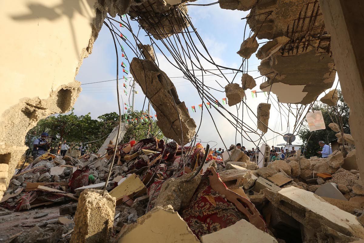 Click to enlarge Israel demolishes palestinian homes