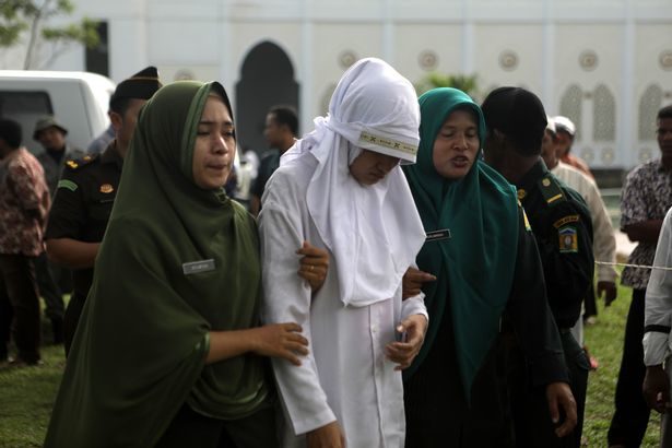 Click to enlarge woman getting caned sharia law 5