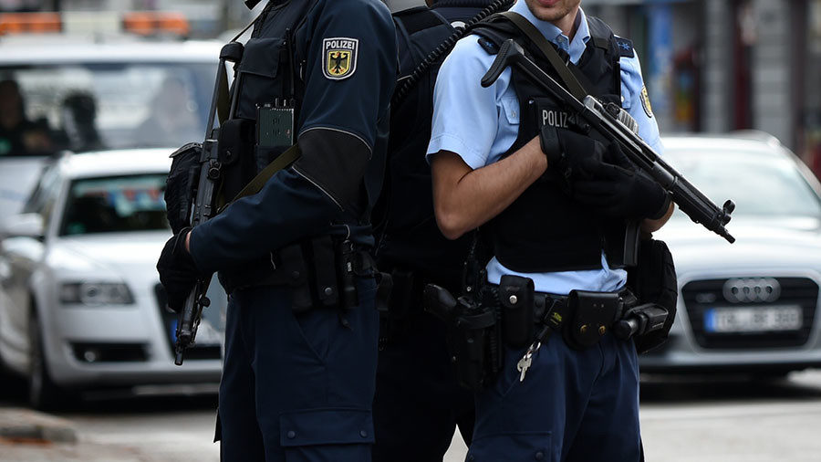 Click to enlarge German policemen