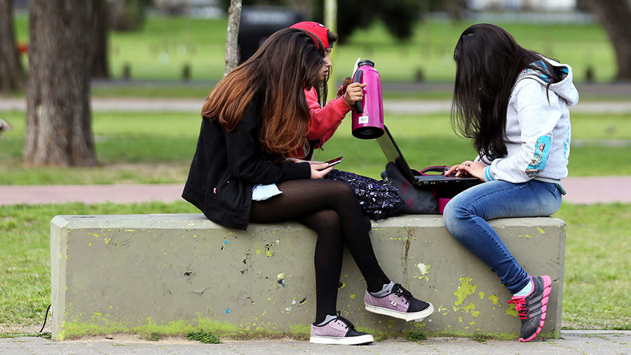 Click to enlarge girls in US