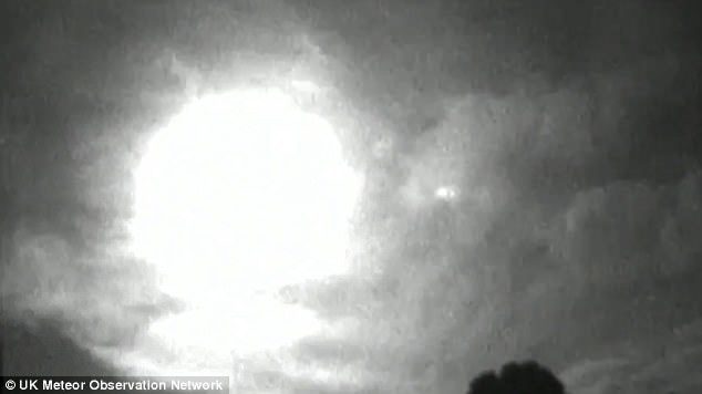 Click to enlarge Bolide over Wilcot, UK