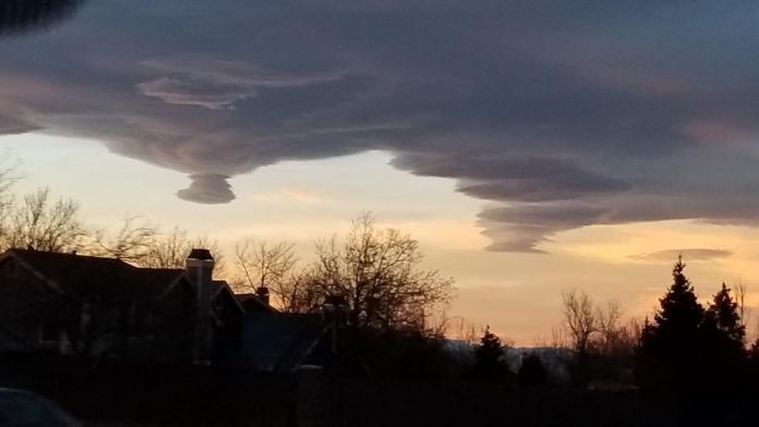 Click to enlarge lenticular cloud formation colorado nov 2017