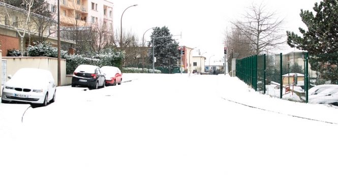 Snow to hit most of France this week Cars, pavements and a street in Toulouse covered by a blanket of snow