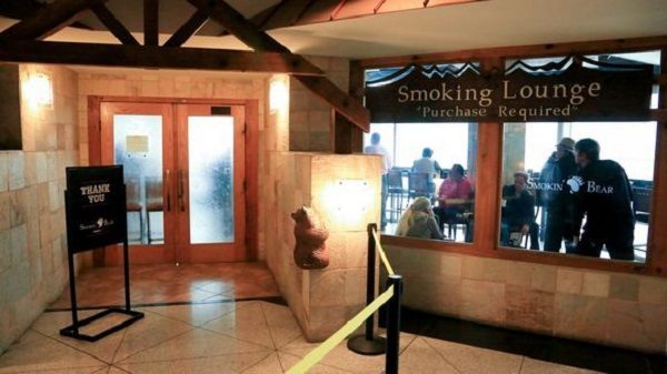 Smoking lounge
