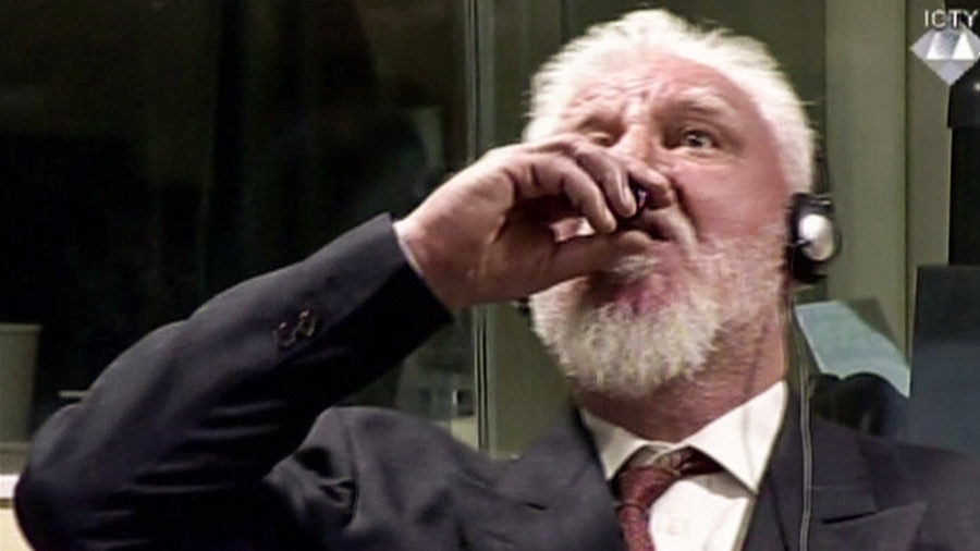 Slobodan Praljak drinks poison