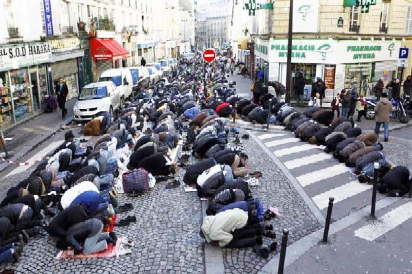 Click to enlarge Street prayers france