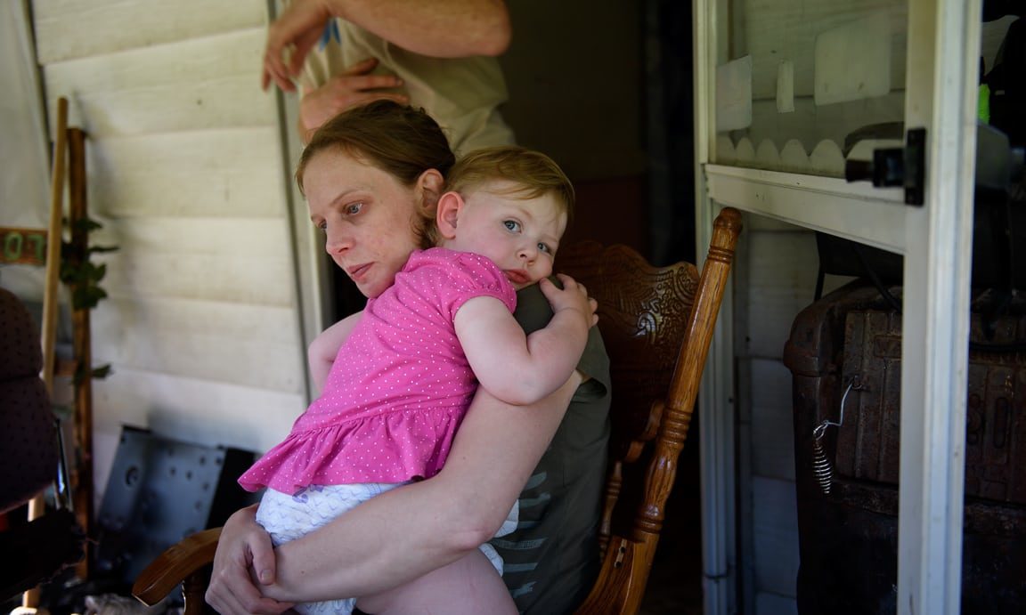 Click to enlarge mother child US poverty