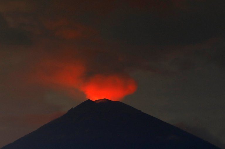 Click to enlarge mount agung eruption Bali December 2017