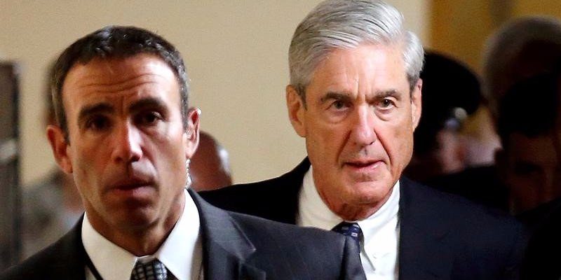 Mueller + FBI agent