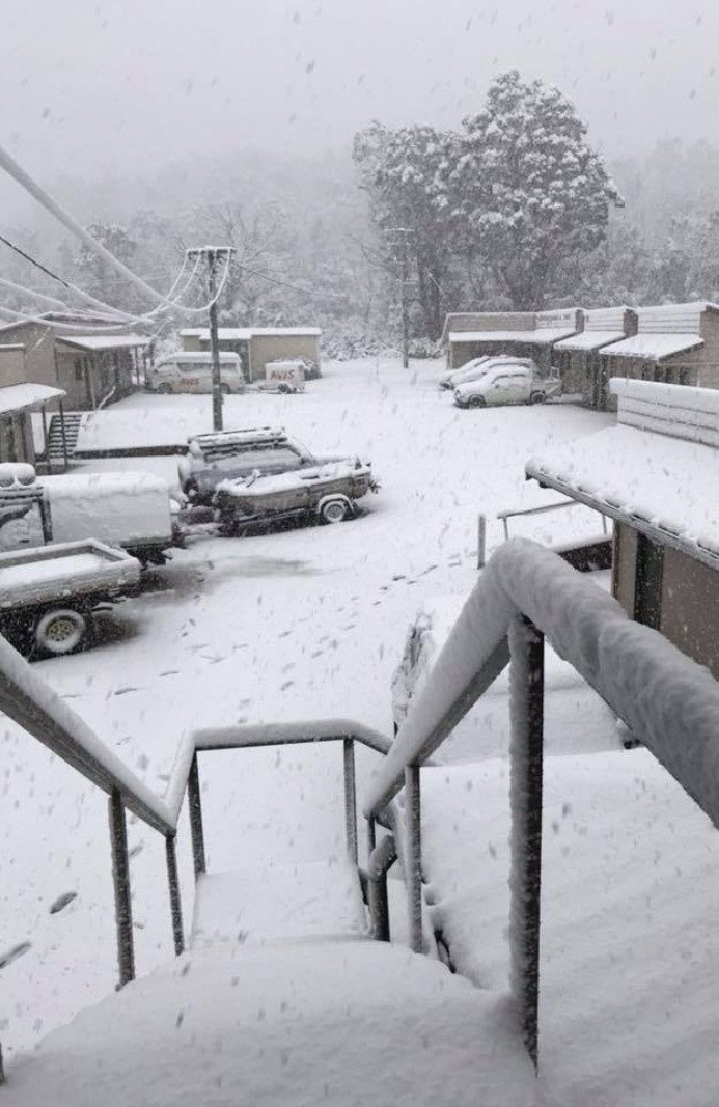 Click to enlarge Snowy weather at the Great Lakes Hotel in the Tasmanian Highlands.