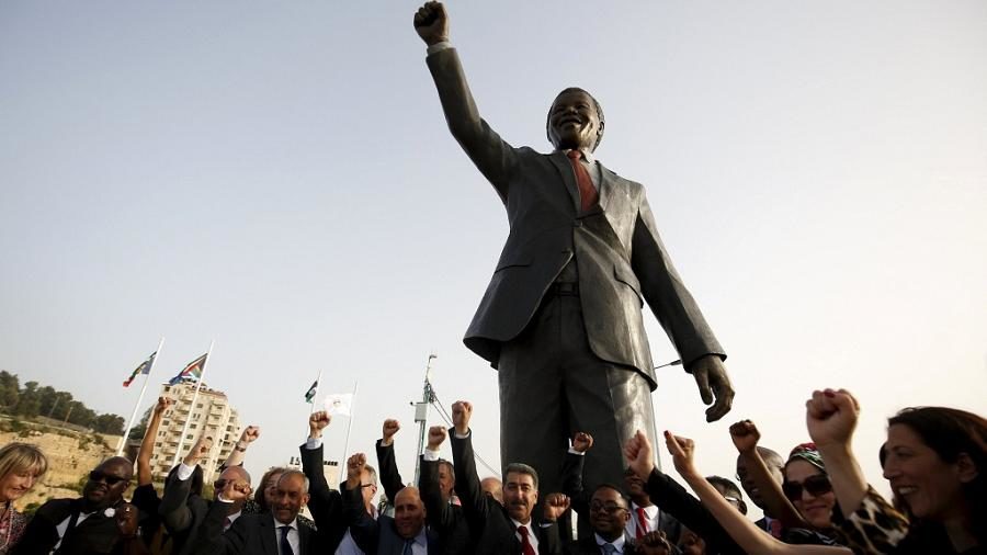 Click to enlarge Mandela statue