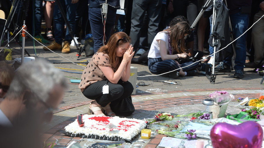 manchester attack mourning