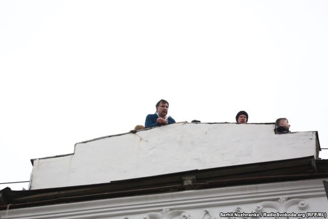 Click to enlarge Saakashvili apartment roof