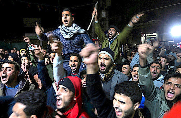 Click to enlarge Palestinians protest