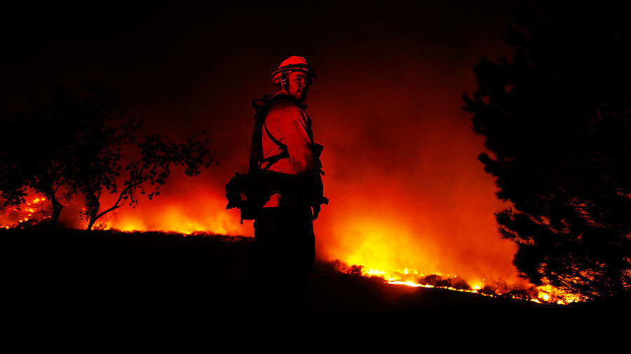 Click to enlarge Lilac Fire, a fast moving wildfire, in Bonsall, California
