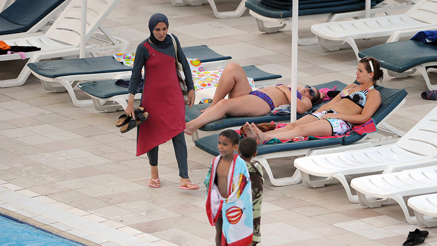 Click to enlarge burkini poolside