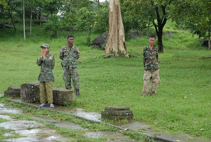 Click to enlarge Cambodian soldiers
