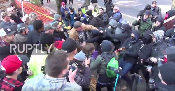 antifa riot portland