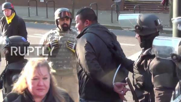 antifa riot portland