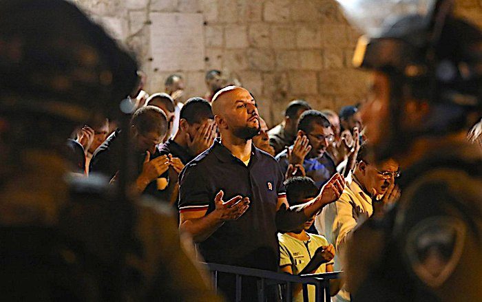 Israelipoliceworshipers