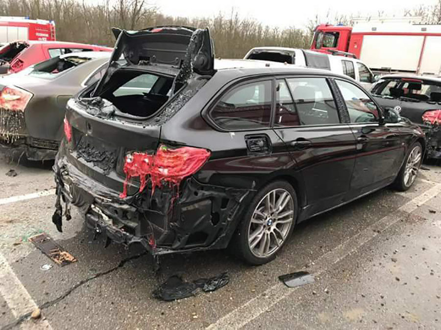 Click to enlarge cars melting fire austria