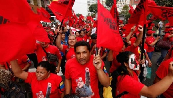 Click to enlarge Supporters of President Nicolas Maduro