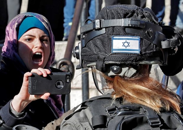 Click to enlarge Israeli soldier Palestinian