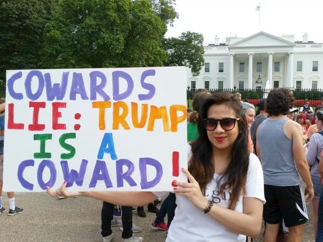 Click to enlarge White House demonstration anti-Trump