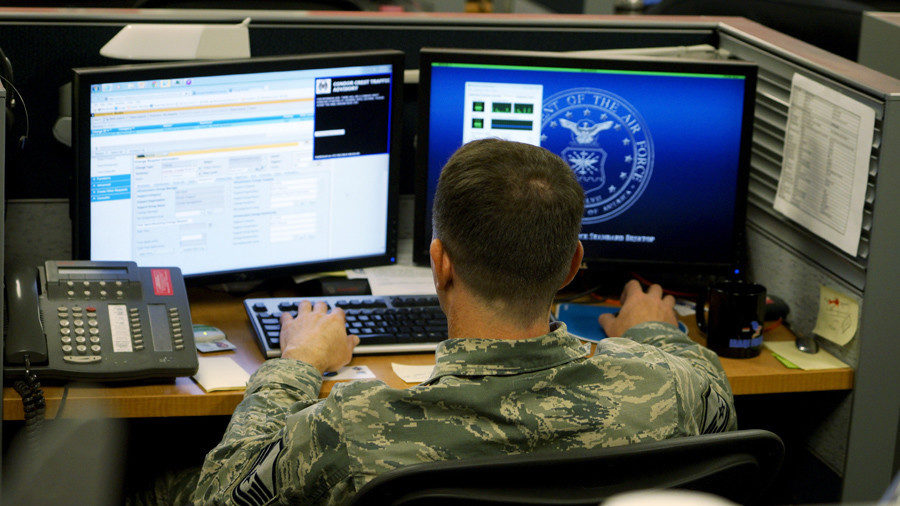 Click to enlarge US Army “cyber warrior