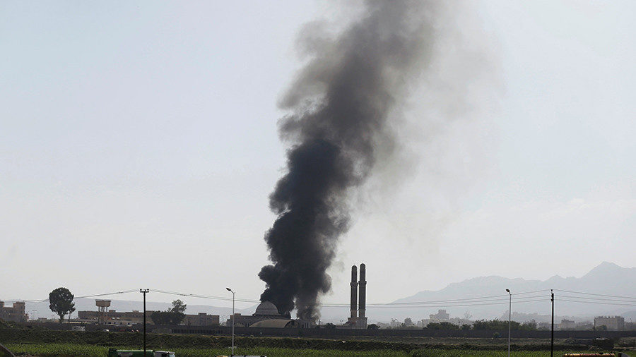 Click to enlarge Smoke rises from the site of a Saudi-led air strike in Sanaa, Yemen, August 31, 2016