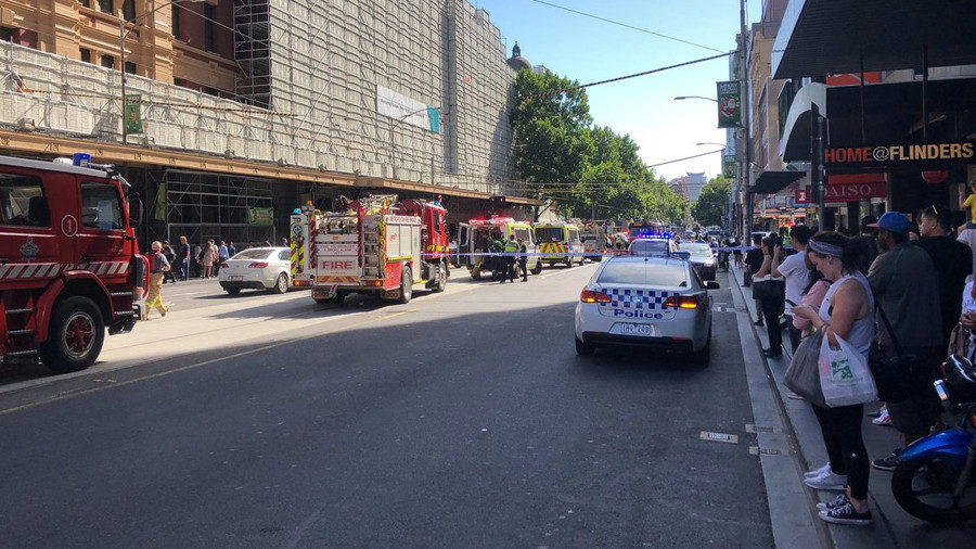 Click to enlarge SUV rams pedestrians Melbourne 12/21/17