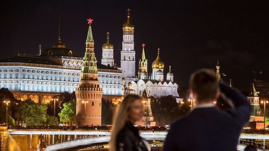 Click to enlarge Moscow scene