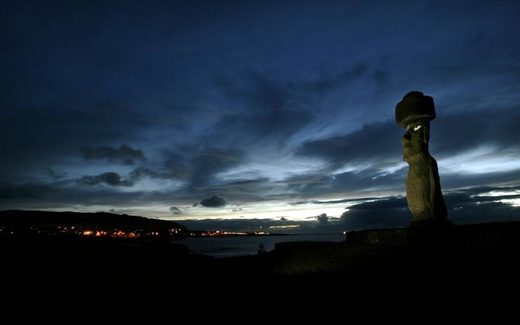 Elaborate carvings on Moai stone hats, reveal secrets of mysterious Polynesians