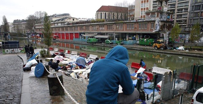 Paris canal refugee migrants