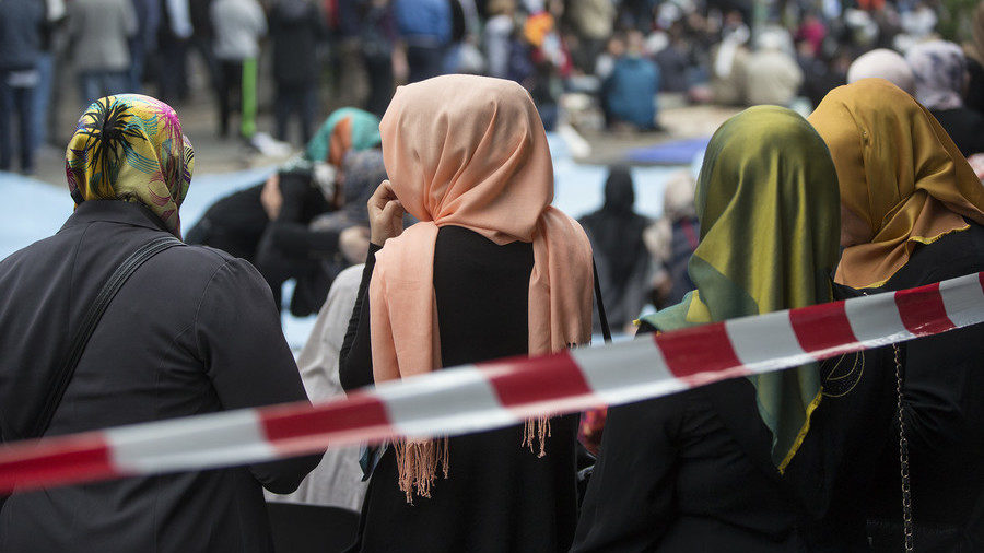 Click to enlarge muslim women