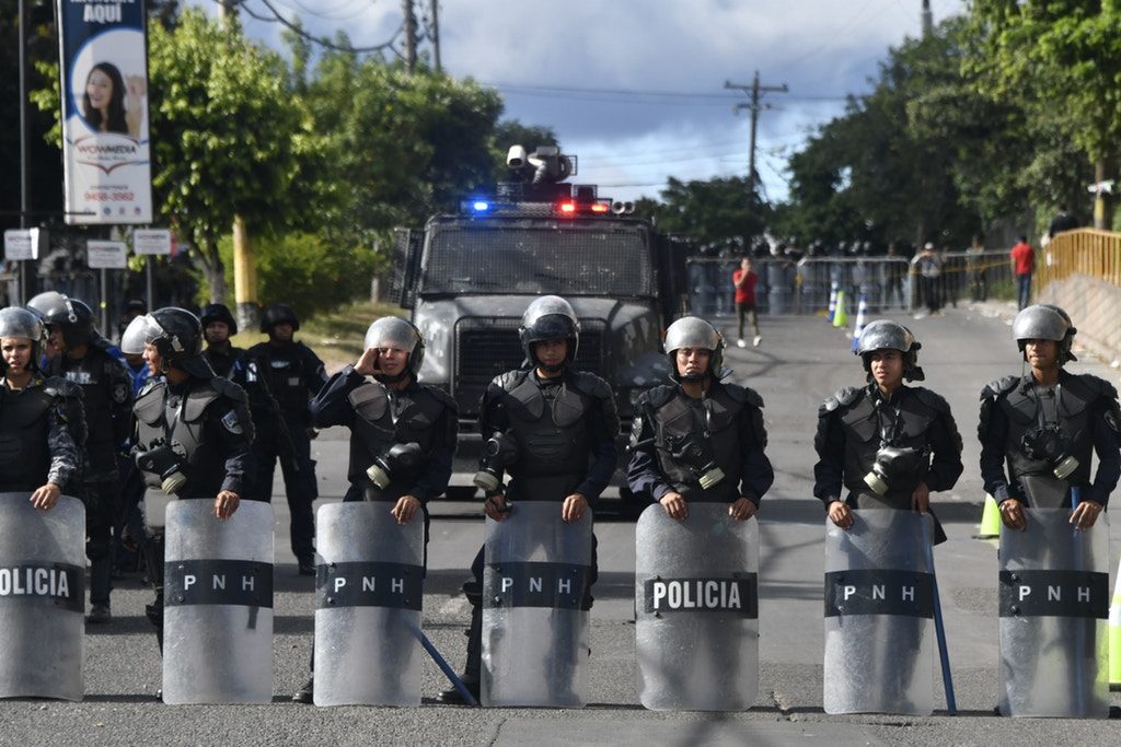 Click to enlarge honduran police