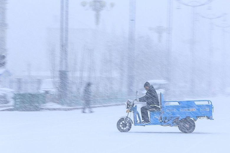 Click to enlarge Heavy snow in Beitun, in China's Xinjiang autonomous region, on Wednesday.
