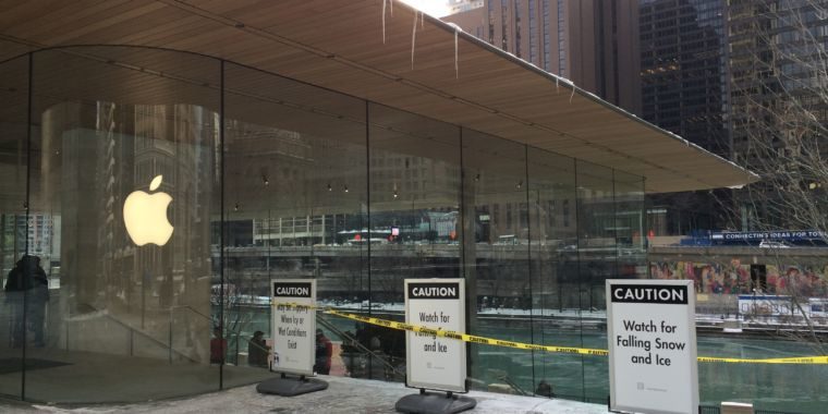 Chicago’s new flagship Apple store struggling with falling ice, cracking windows